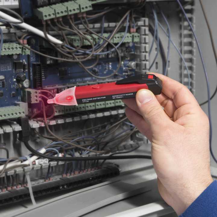 Detector de tensiune fara contact direct cu lumina LED Maxwell 25818