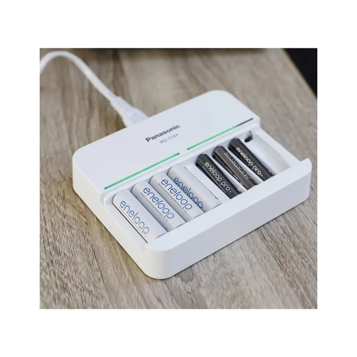 Incarcator Eneloop pro Panasonic SMART 8 CHARGER 8x AA R6 sau 8x AAA R3 NiMH BQ-CC63E