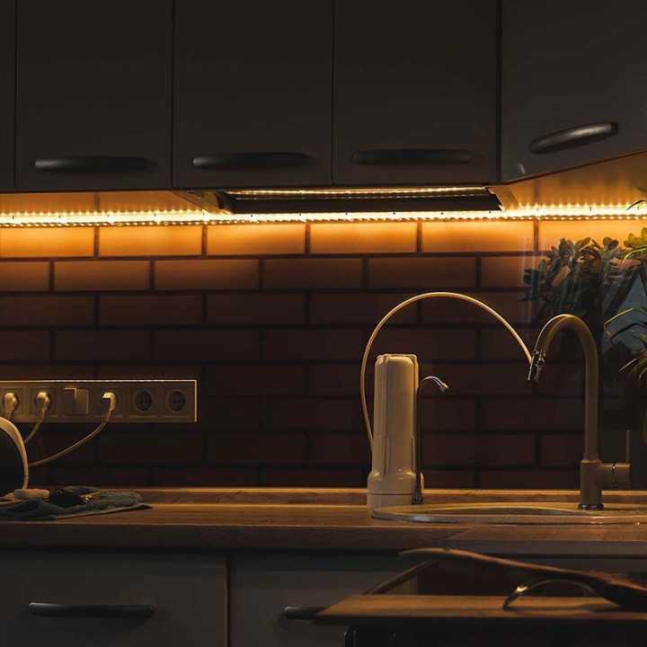 Banda LED SMD2835 12V 20W/m 240LED/m 2000lm/m 3000K IP20 5M V-tac SKU-212164