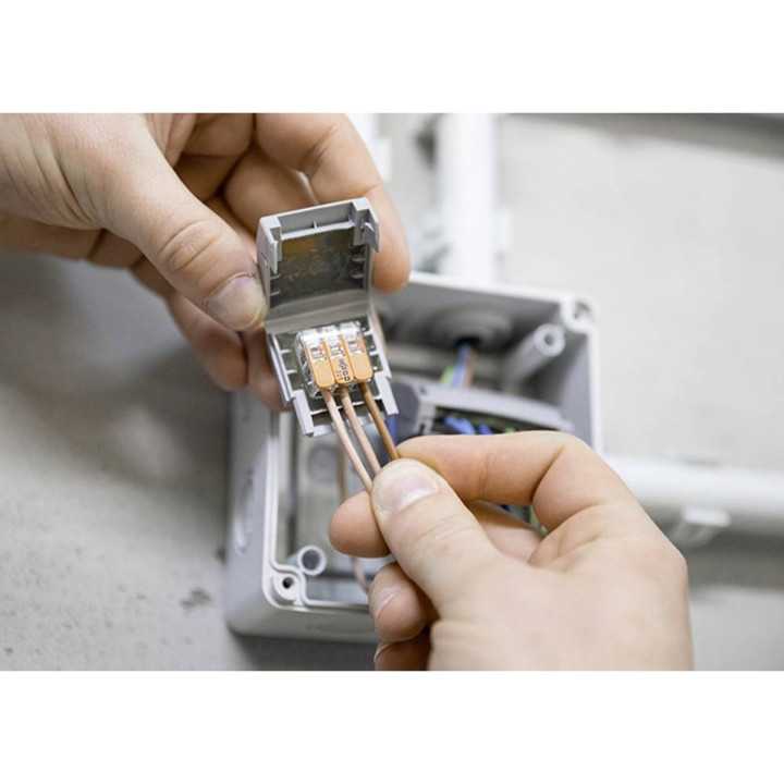 WAGO GELBOX 3 poli derivatie cabluri pentru conectori seriile 221/ 2273 max. 4mm2 IPX8 gri 207-1331