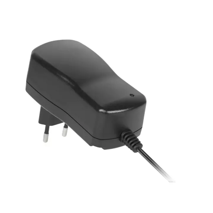 Alimentator stabilizat cu tensiuni reglabile 3-4.5-5-6-7.5-9-12V 1.5A + 6 mufe diferite Kemot URZ1187